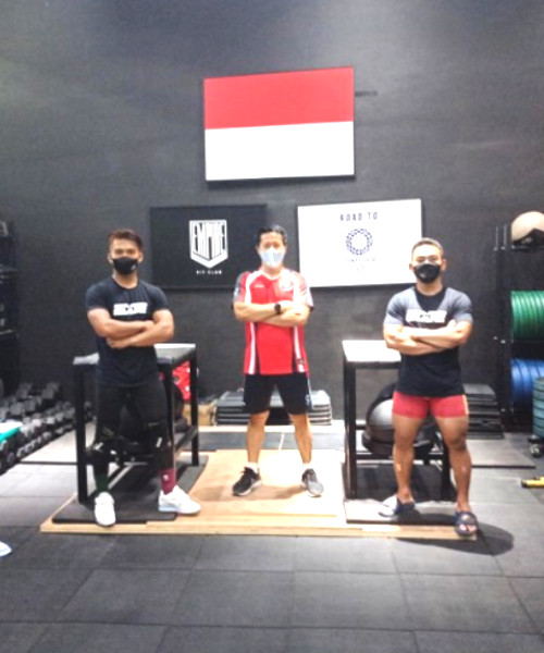 indonesian weigh lifting tokyo 2020